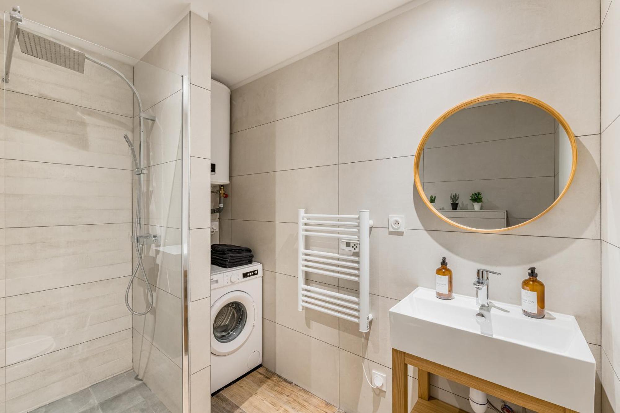 Chill Haven - Jacuzzi & Cinema - Queen Size - Parking - Terrasse Saint-Etienne  Extérieur photo