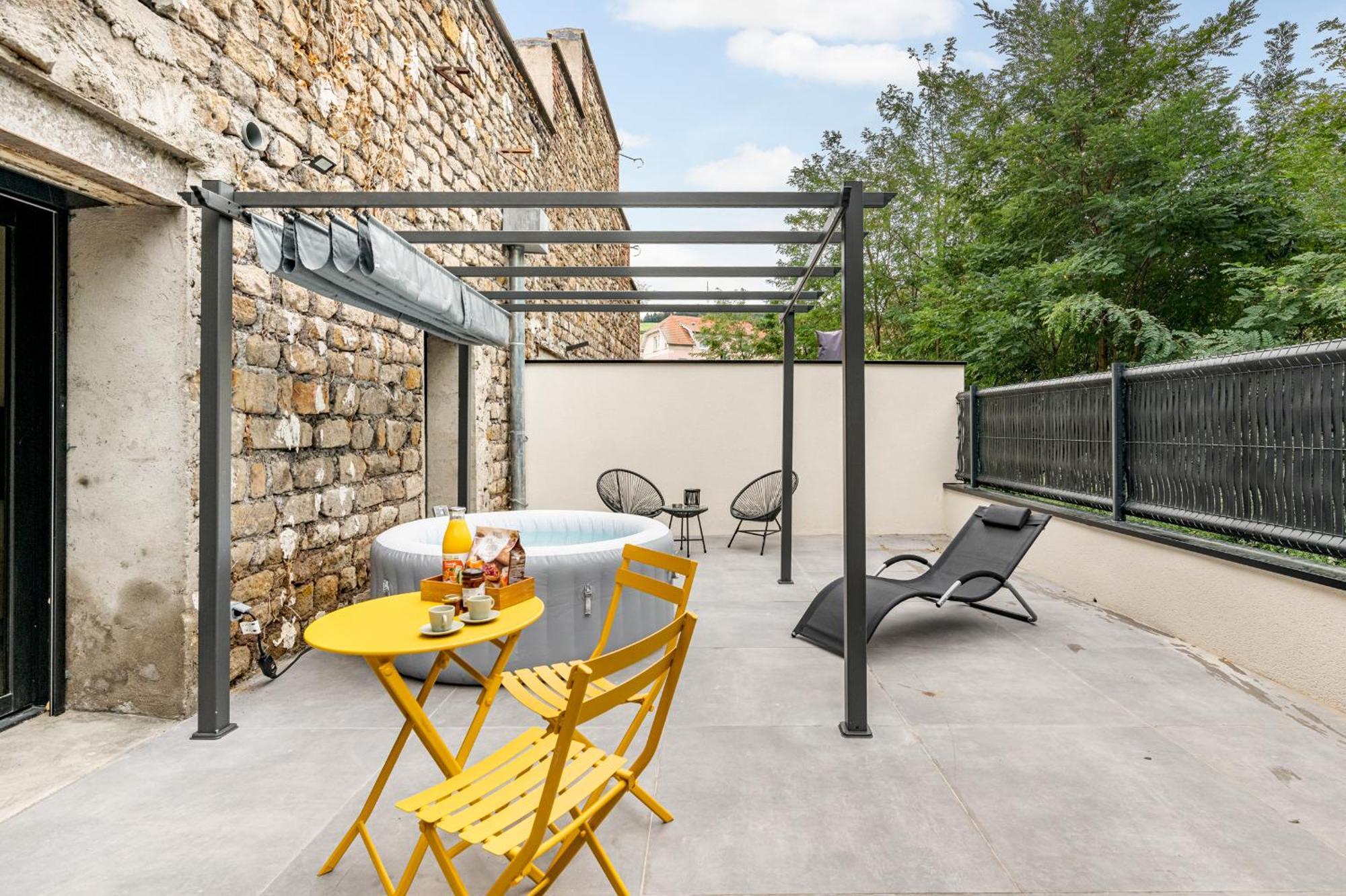 Chill Haven - Jacuzzi & Cinema - Queen Size - Parking - Terrasse Saint-Etienne  Extérieur photo