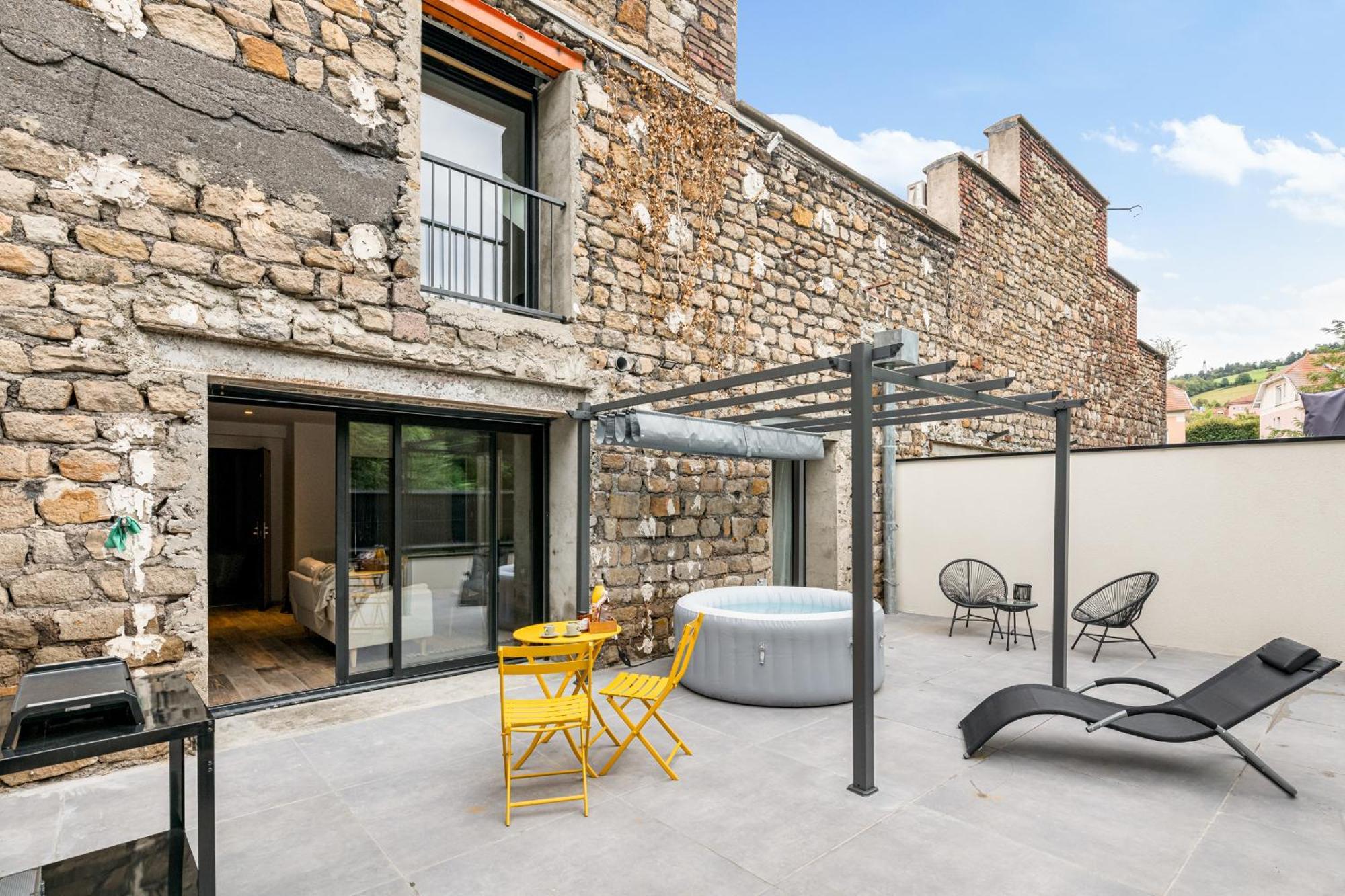 Chill Haven - Jacuzzi & Cinema - Queen Size - Parking - Terrasse Saint-Etienne  Extérieur photo